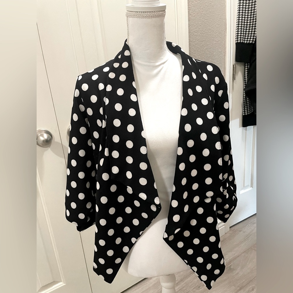 Medium blazer. Very stretchy NWOT